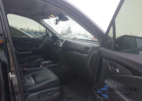 2017 Honda Pilot Touring z USA, uszkodzony, nr VIN 5FNYF6H92HB033487